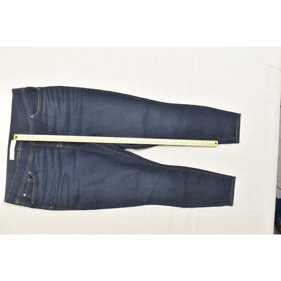 Levi Strauss Signature Women's Plus Size 20 Totally Shaping Pull-On Skinny Jeans - Picture 6 of 8